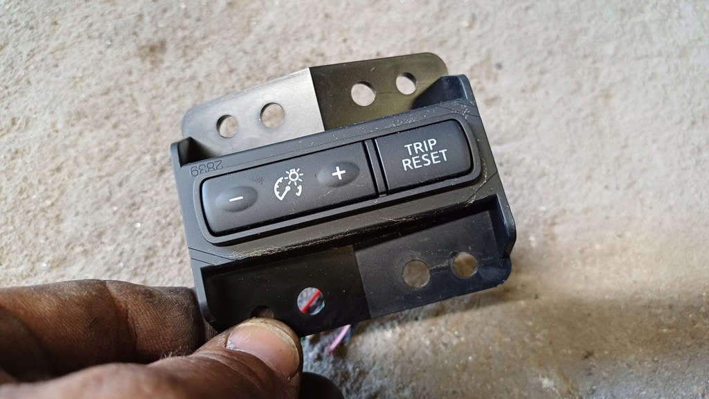 фото №1, Nissan pulsar перемикач