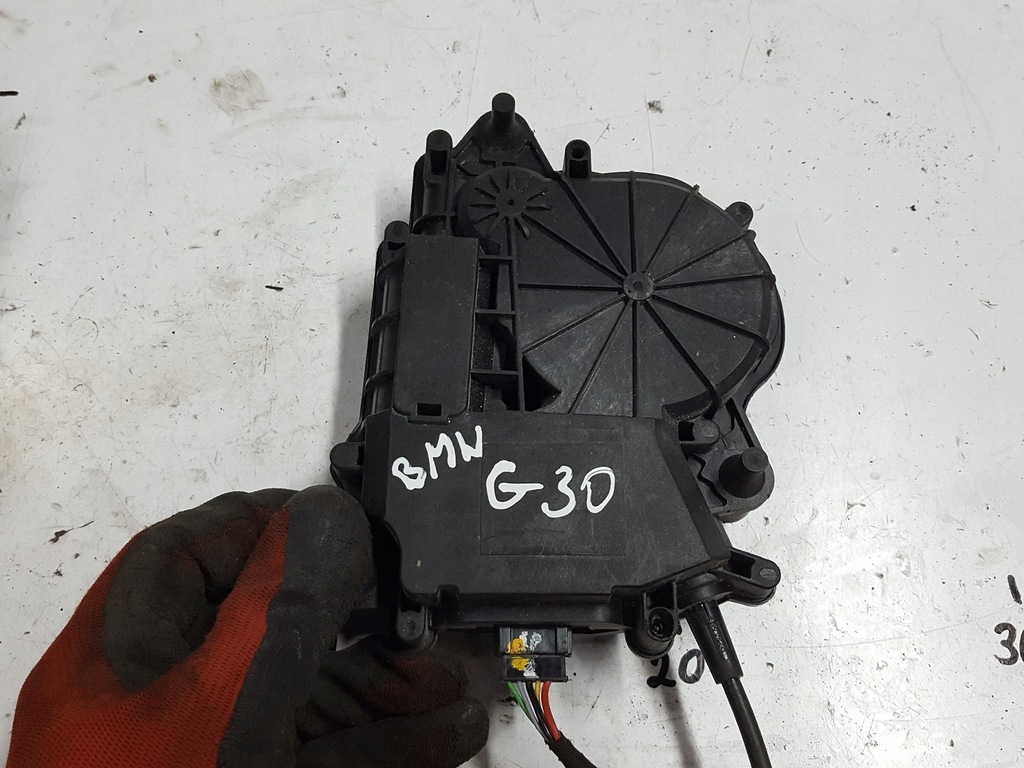 фото №4, Bmw 5 g30 замок доводчик крышки багажника задняя