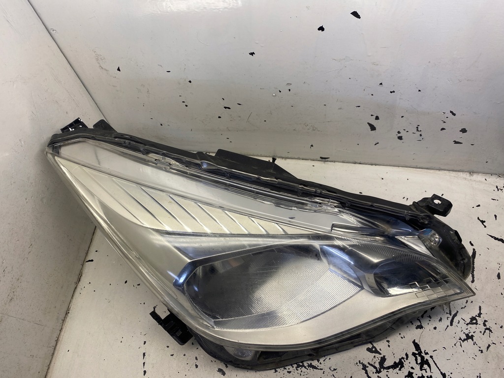 фото №5, Subaru trezia лампа правий перед