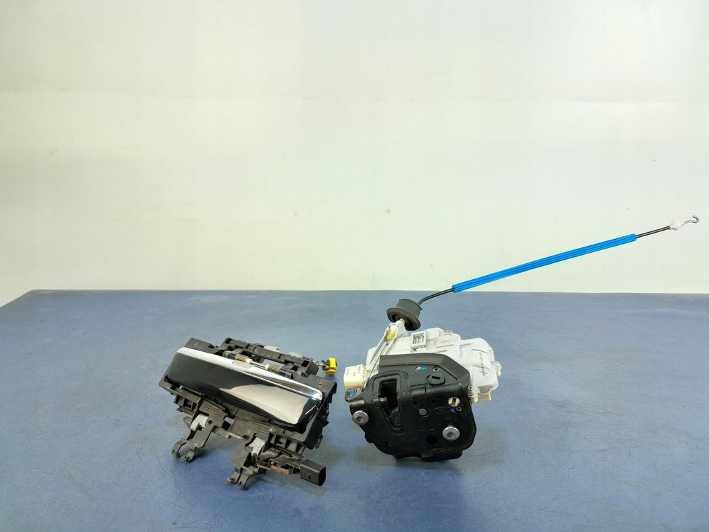 фото №1, Audi a8 d3 lift замок дверь задняя правый 4f0839016