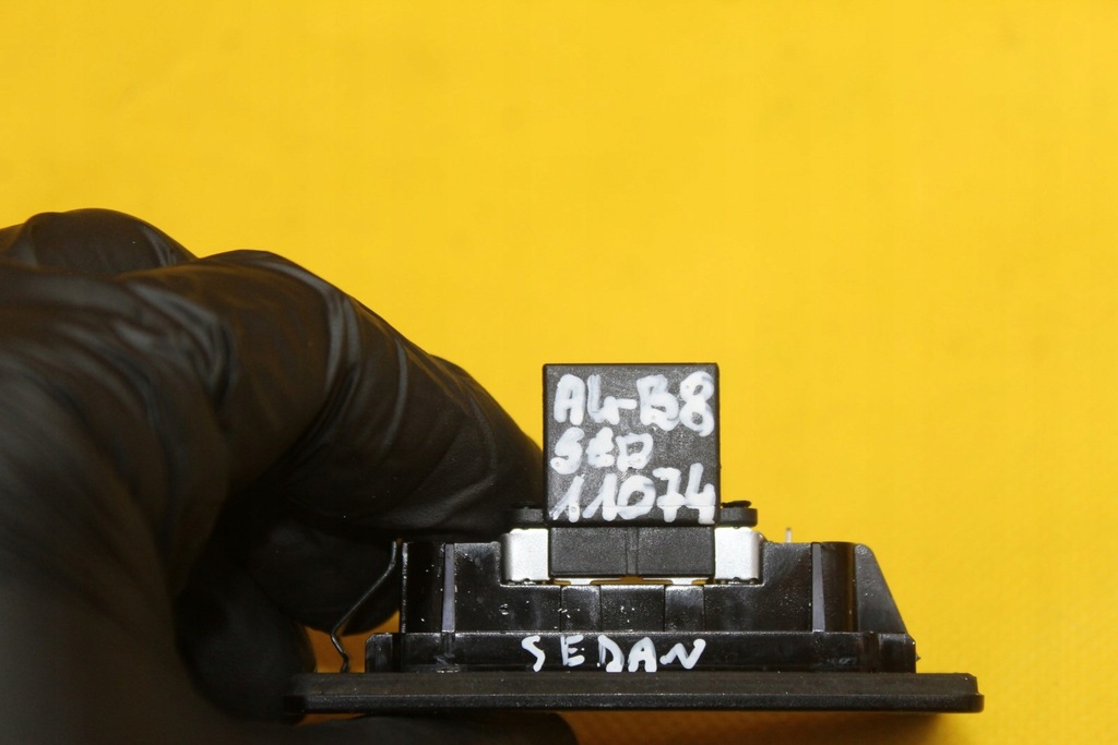 фото №7, Лампа номерного знака реєстраційний a4 b8 8t0943021