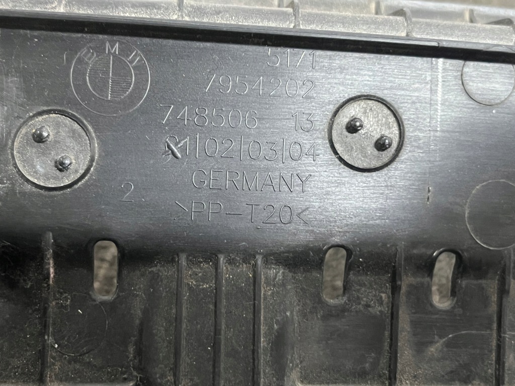 Bmw x1 f48 lci рестайлинг  2.0d молдинг защита жабо оригинал Цена