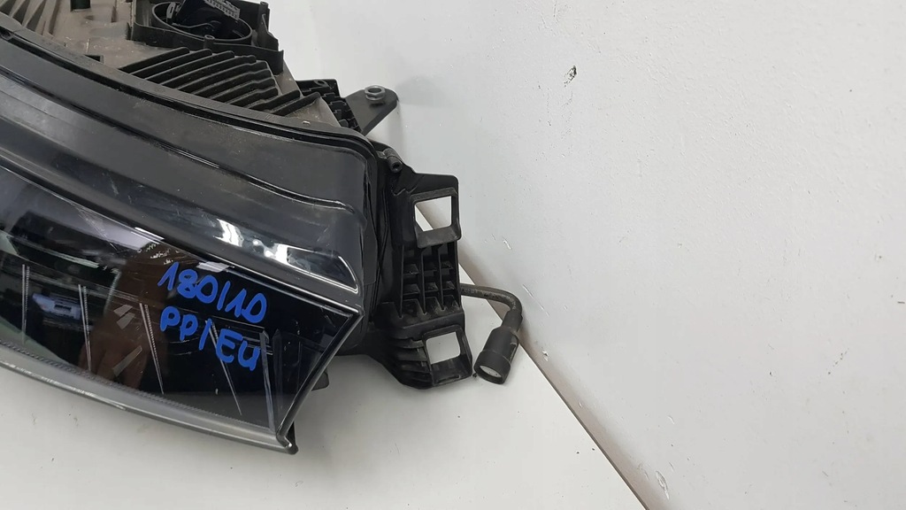 фото №7, Skoda enyaq лампа правый перед передняя eu