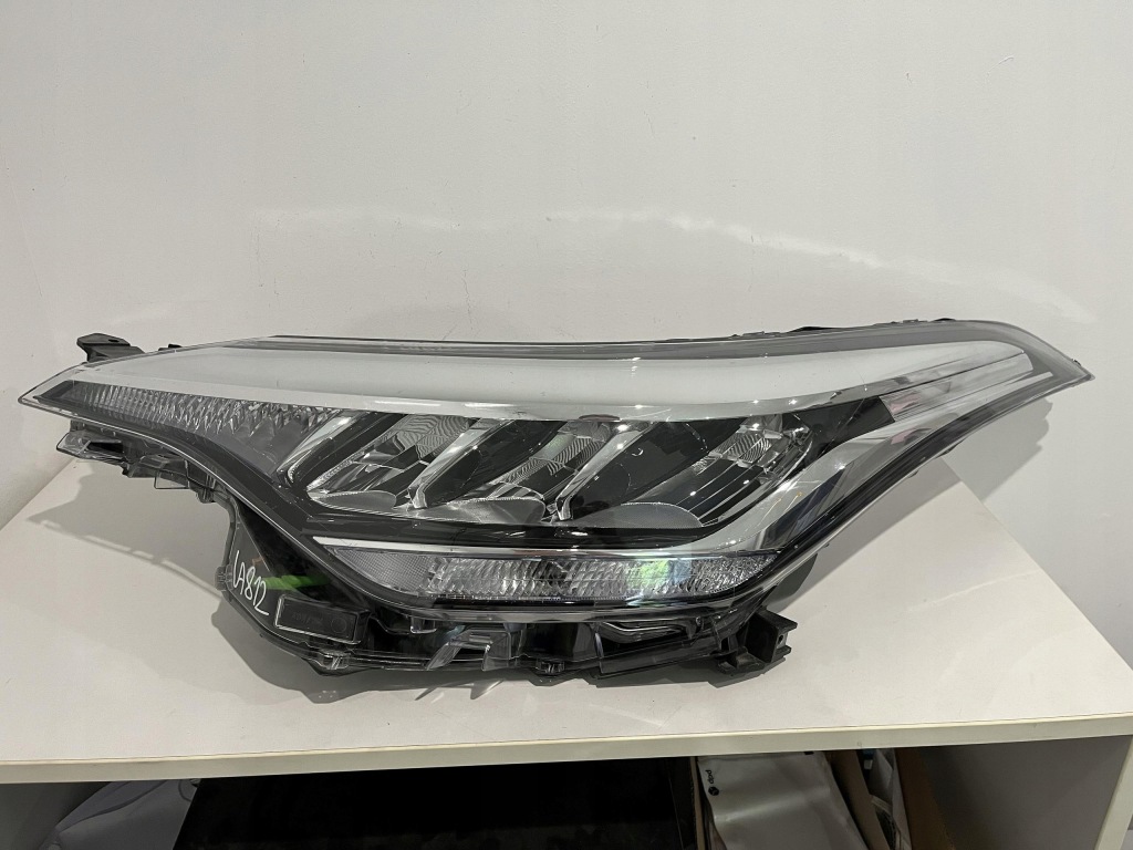 фото №1, Toyota c-hr lift лампа левый перед 81150-f4180-00