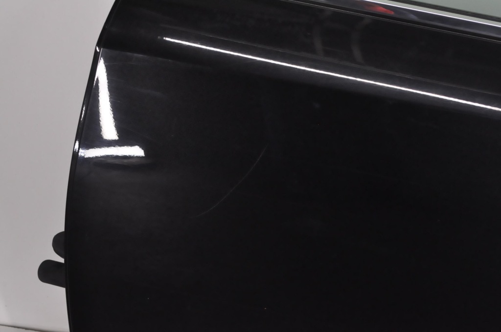 Lexus is 3 дверь левое  задняя задняя 223 Доставка