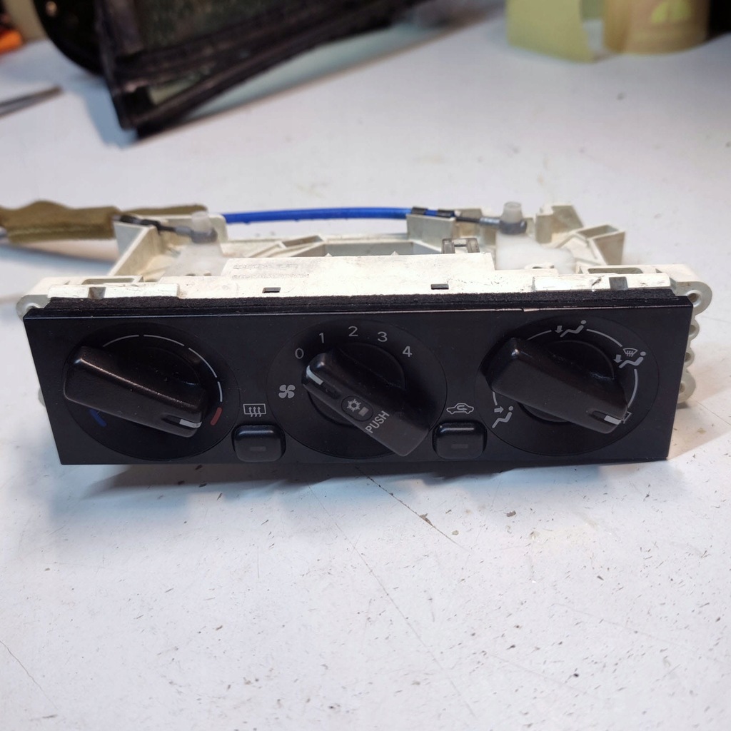 фото №1, Mitsubishi space runner ii панель кондиціонера