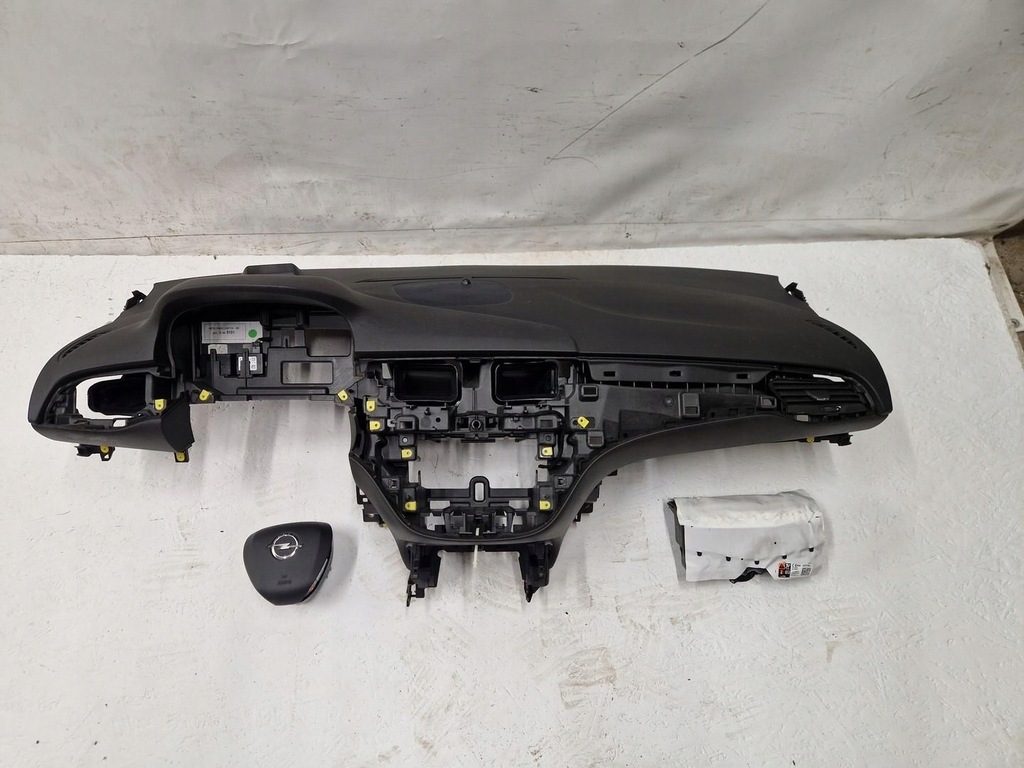 фото №1, Консоль приборная панель opel corsa e 2 x подушки безопасности радар ori демонтаж