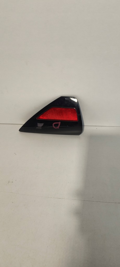 фото №1, Відбивач лампи правий задня tesla model 3