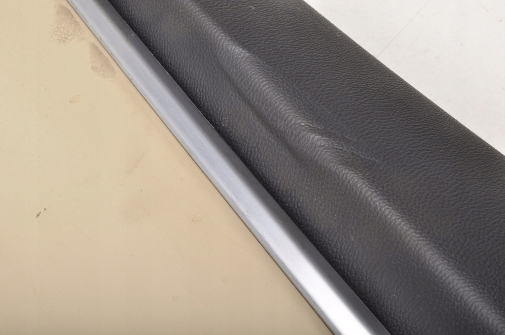 Купити Tesla model s обшивка двері правий задня