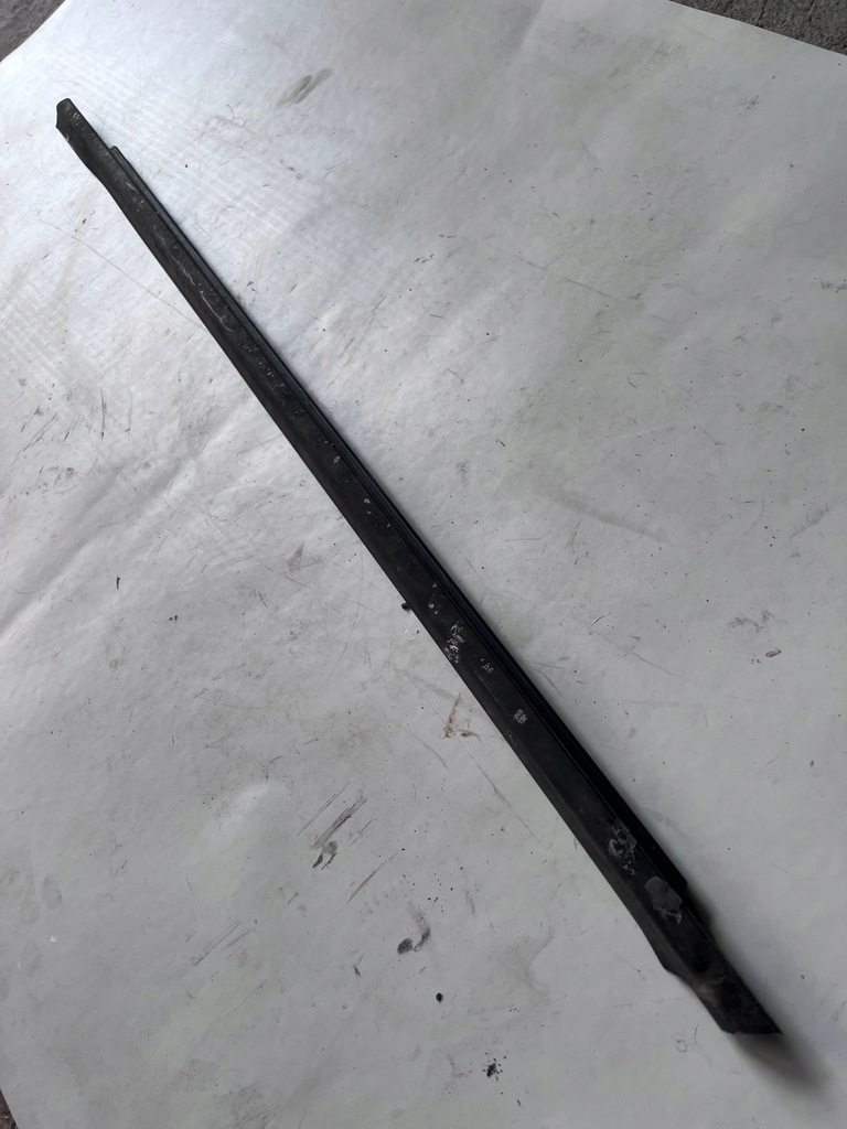 фото №1, Hyundai ix35 10-15 молдинг уплотнитель дверь левая перед наружная