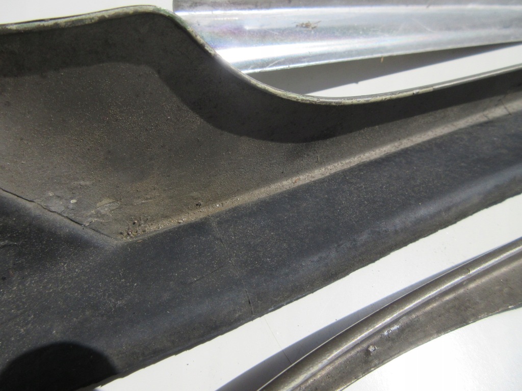 Накладки передней стекло 4шт. комплект . mercedes se w126 Недорого