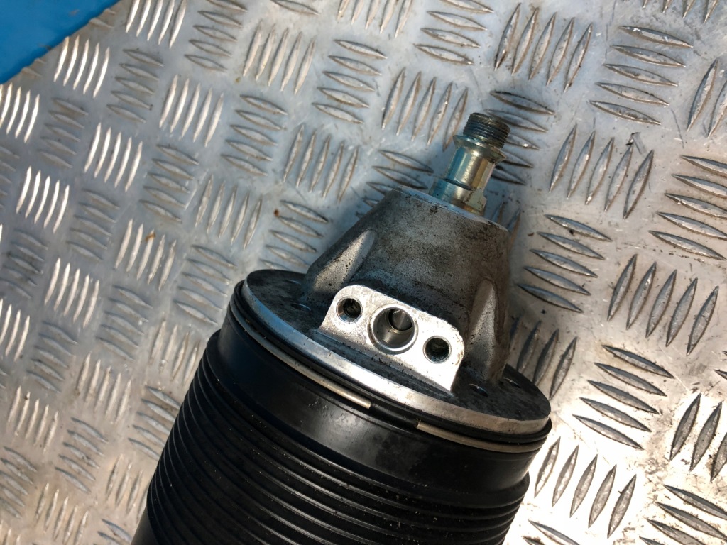 Mercedes sl 63 amg r231 амортизатор abc правий задній задній Оригінал