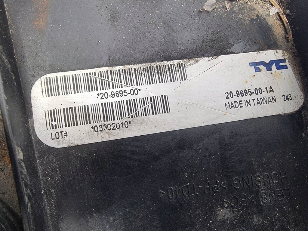 фото №8, Лампа правая перед tyc dodge charger