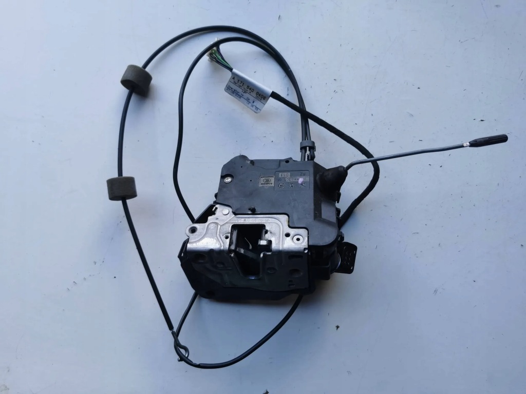 фото №1, Mercedes slk r171 замок дверь правый перед 2 pin 004138112637 europa