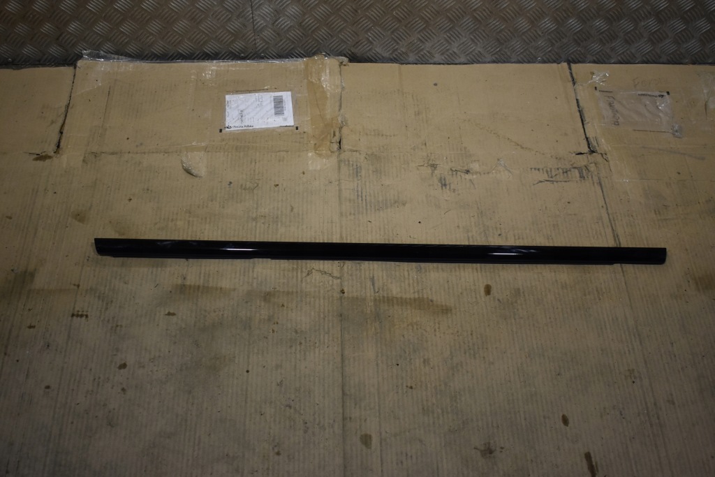 фото №1, Idealna молдинг стекло дверь задняя левая mercedes w167 1