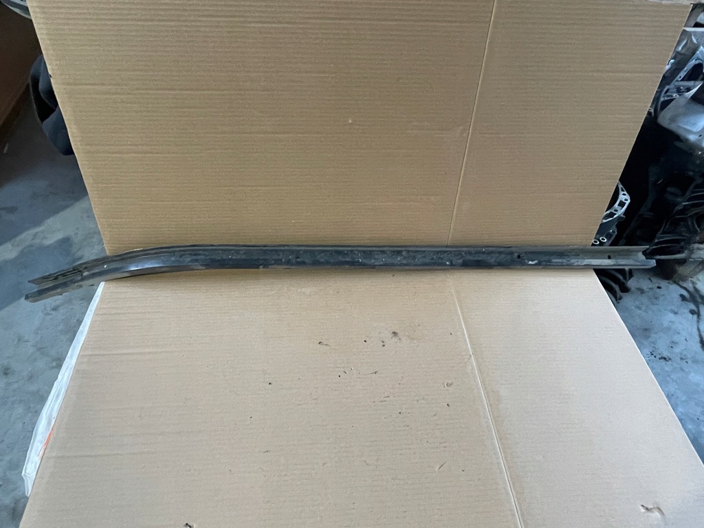 фото №1, Направляющая направляющая дверь нижняя renault master iii movano 745900004r