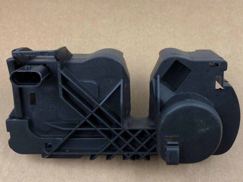 Вимикач засувка блокування капот двигуна merc w117 w156 w176 w242 a2468700558 Ціна