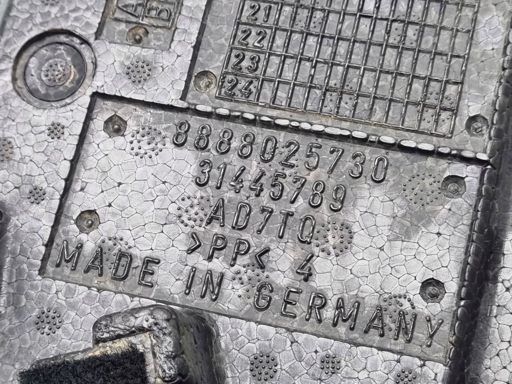 фото №8, Volvo xc40 2021 набір інструментів