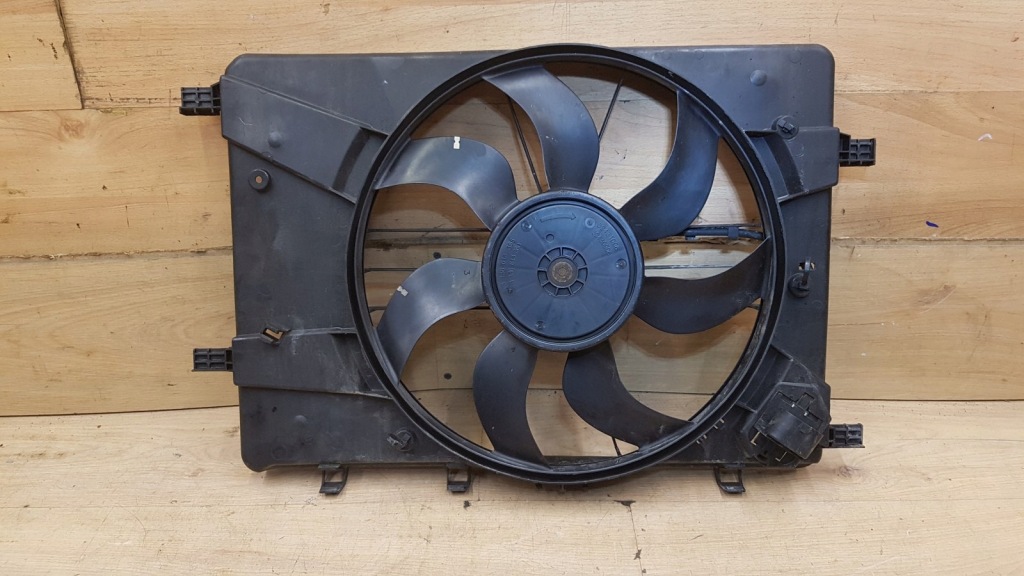 Купити Вентилятор радіатора opel astra j 1.7 cdti