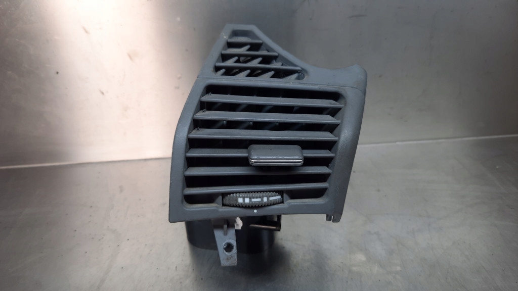 фото №1, Решітка обдув права mercedes w220 2208300254