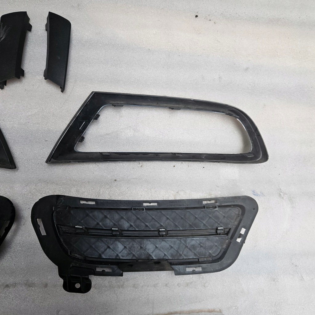 Bmw z4 e89 решітка ґрати рамка права ліва 7203800 7203799 в Україні