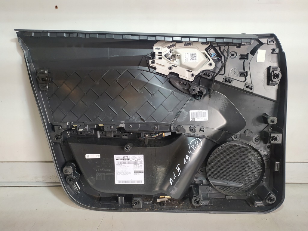 фото №4, Audi a1 ii 82a обшивка дверь правый перед 19-