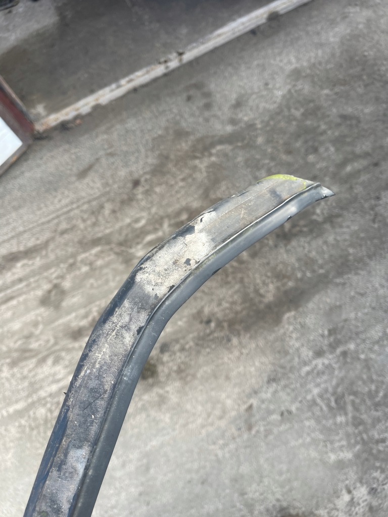 фото №7, Молдинг прокладка стекло передней mercedes w124