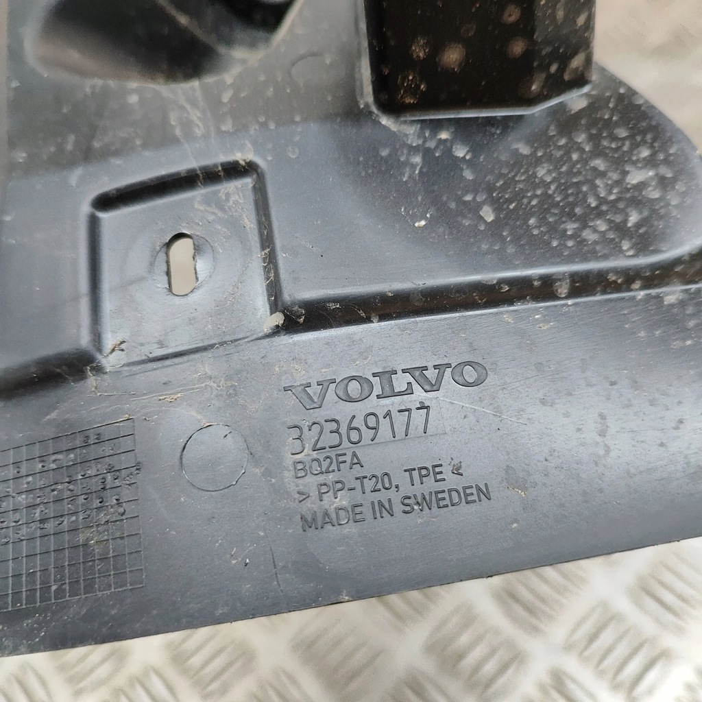 фото №7, Volvo xc60 2024 правая сторона брызговики передние