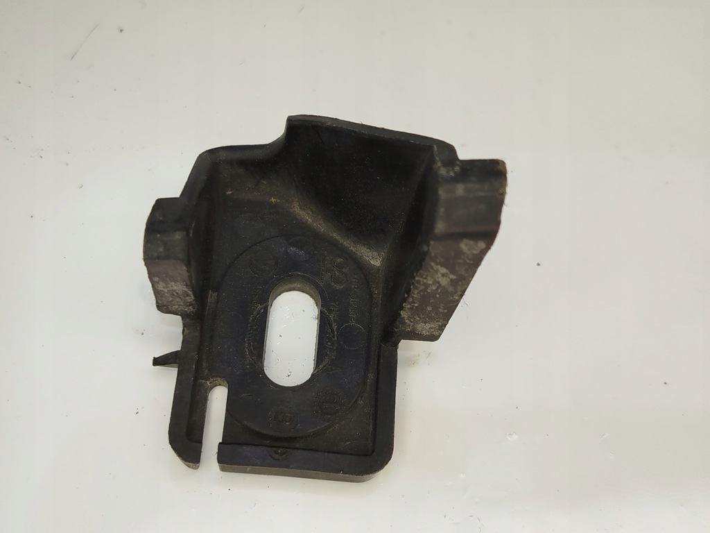 фото №1, Вушко лампи перед vw touareg 7p