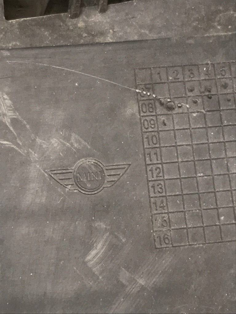 фото №12, Решётка средняя бампера перед mini r55 r56 r57