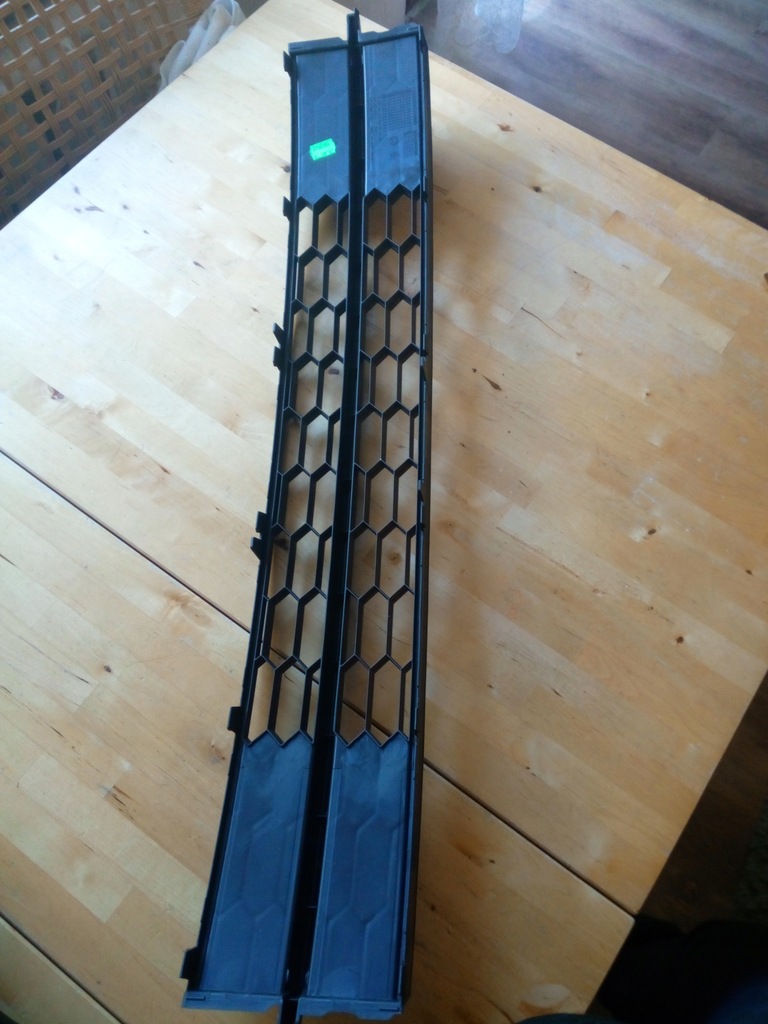 фото №6, Решётка средняя бампера перед skoda rapid