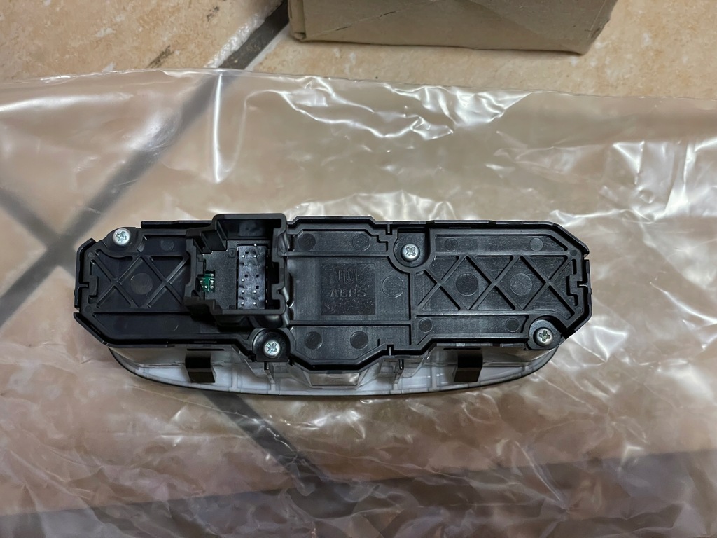 фото №6, Chevrolet оригінальний номер 84192536 track encore mokka x перемикач.