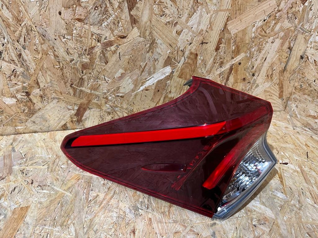 фото №12, Комплектна лампа задня задня ліва lub права toyota auris ii kombi lift 15- eu