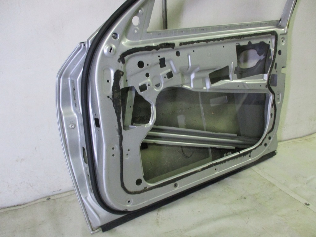 Дверь правый  перед передние bmw e60 в Украине