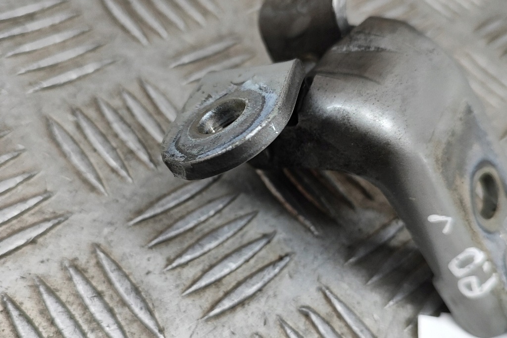 фото №6, Lexus gs l10 верхний петля дверь передних правых 68710-12151 2.5 hybrid 20