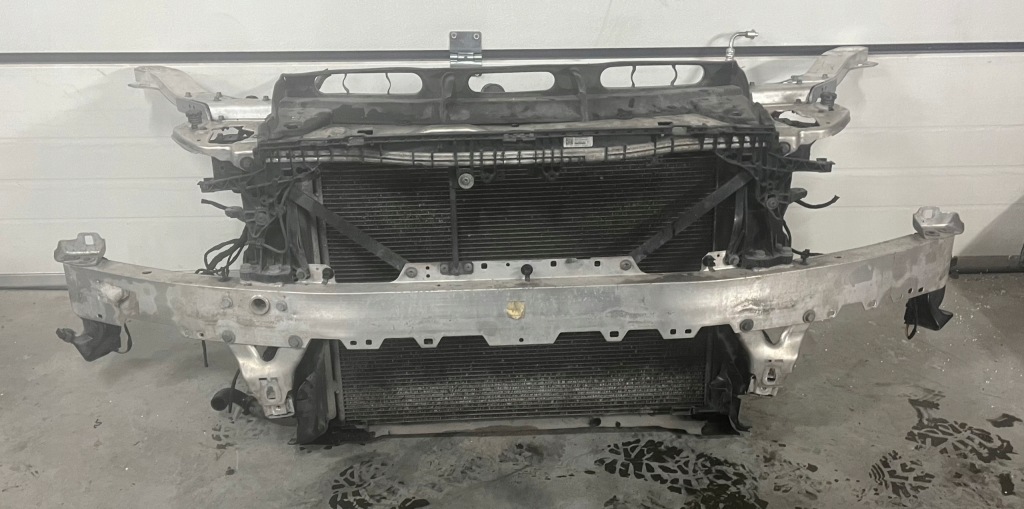 фото №1, Mercedes w213 3.0d 350cdi pas передний радиатор