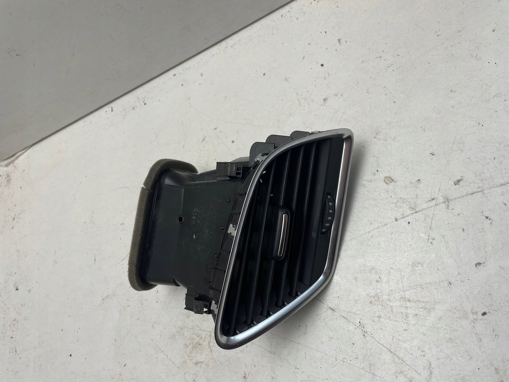 фото №1, Audi q3 решітка обдув повітропровід консолі 8u1820902b