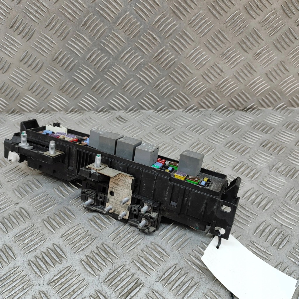 Tesla model x 2016 рамка / модуль предохранителей в Украине