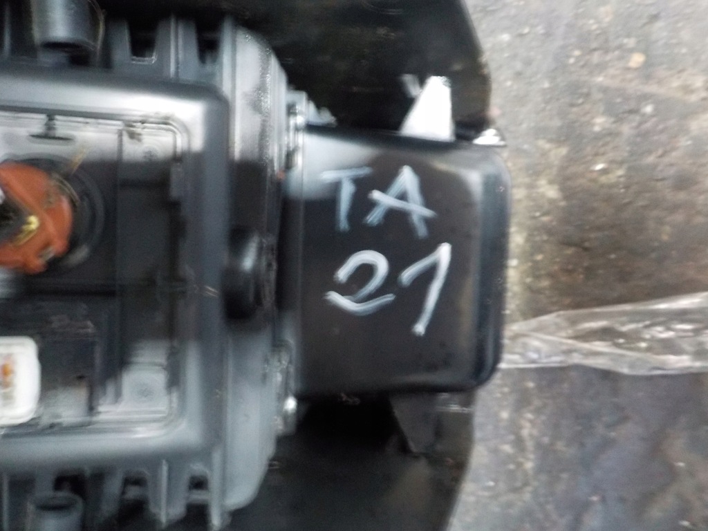 фото №7, Toyota avensis t27 2011r. 2.0 d4d тунель середній 58856-05010