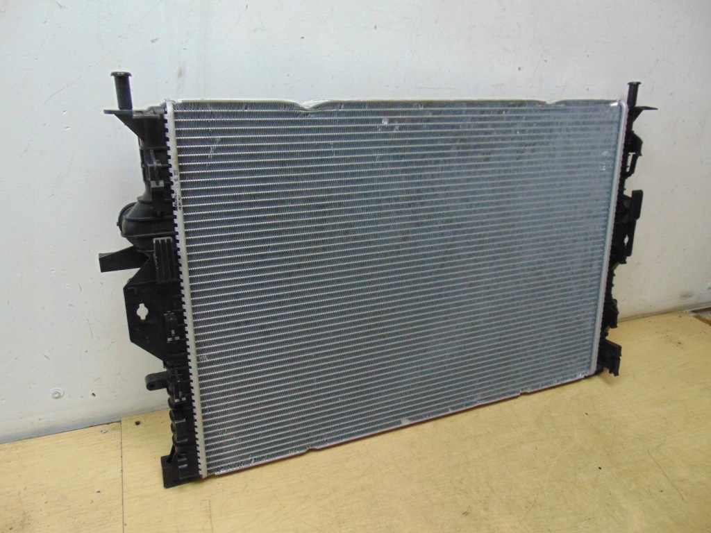 Радиатор воды volvo xc60 s60 v60 31368082 Доставка