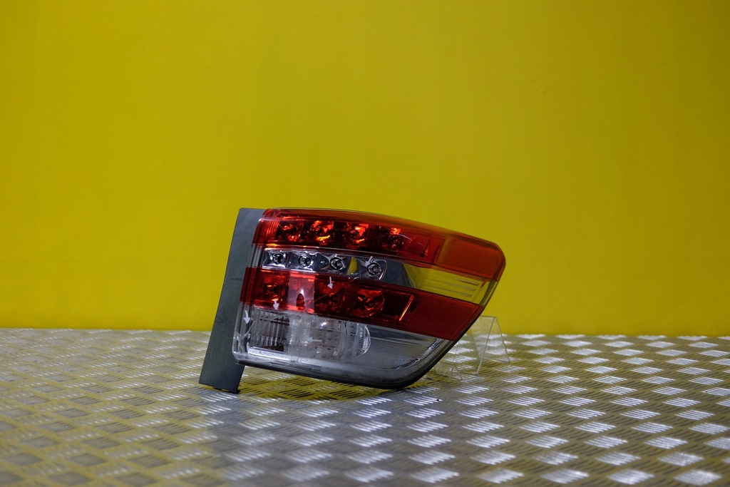 фото №1, Nissan pathfinder r52 hybrid 2013- лампа задняя led r