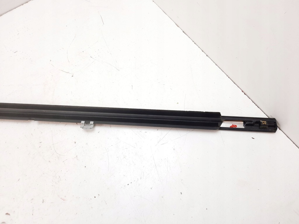 2018 cadillac escalade iv молдинг стекло задний 61563 Недорого