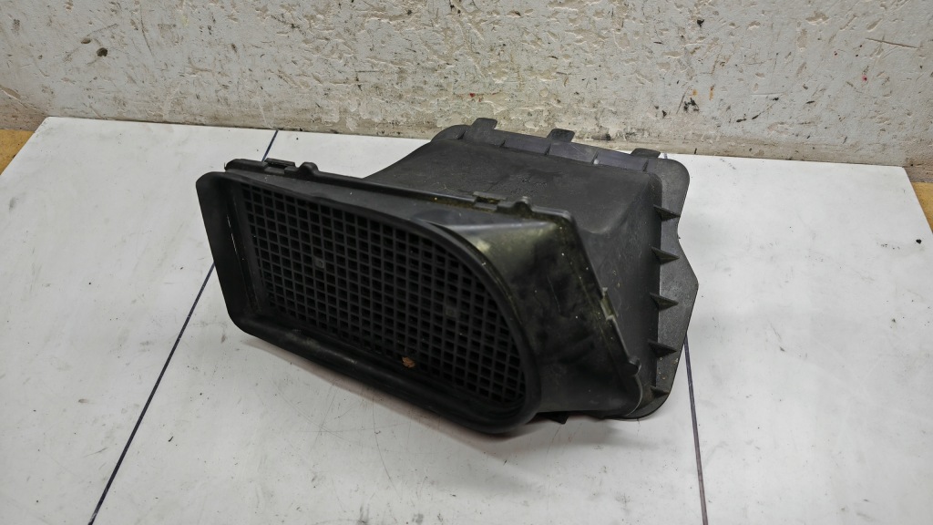 Купити Корпус фільтра салонний mercedes w251 r klasa 2518300053