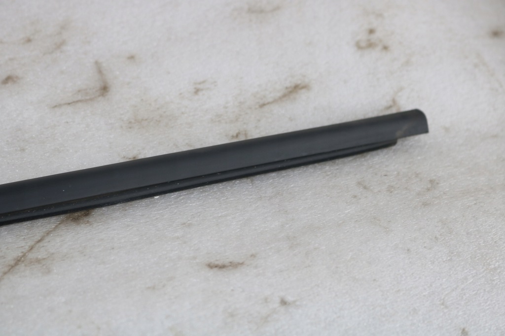 фото №13, Skoda fabia iv 21- молдинг уплотнитель левая перед 6va837477a .