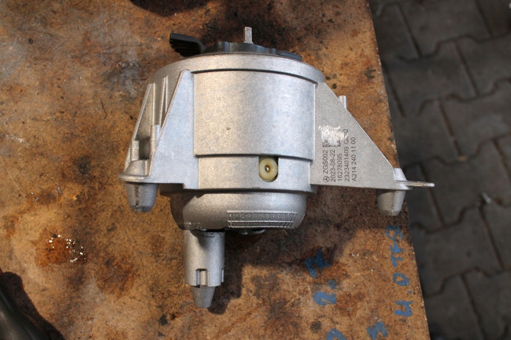 фото №1, Подушка кронштейн mercedes a2142401000