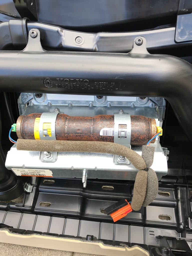 фото №10, Консоль приборная панель ремни подушка volvo s80 ii europa