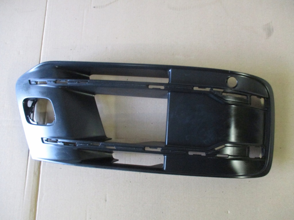 фото №6, Решётка бампера правая audi q7 4m0807682a