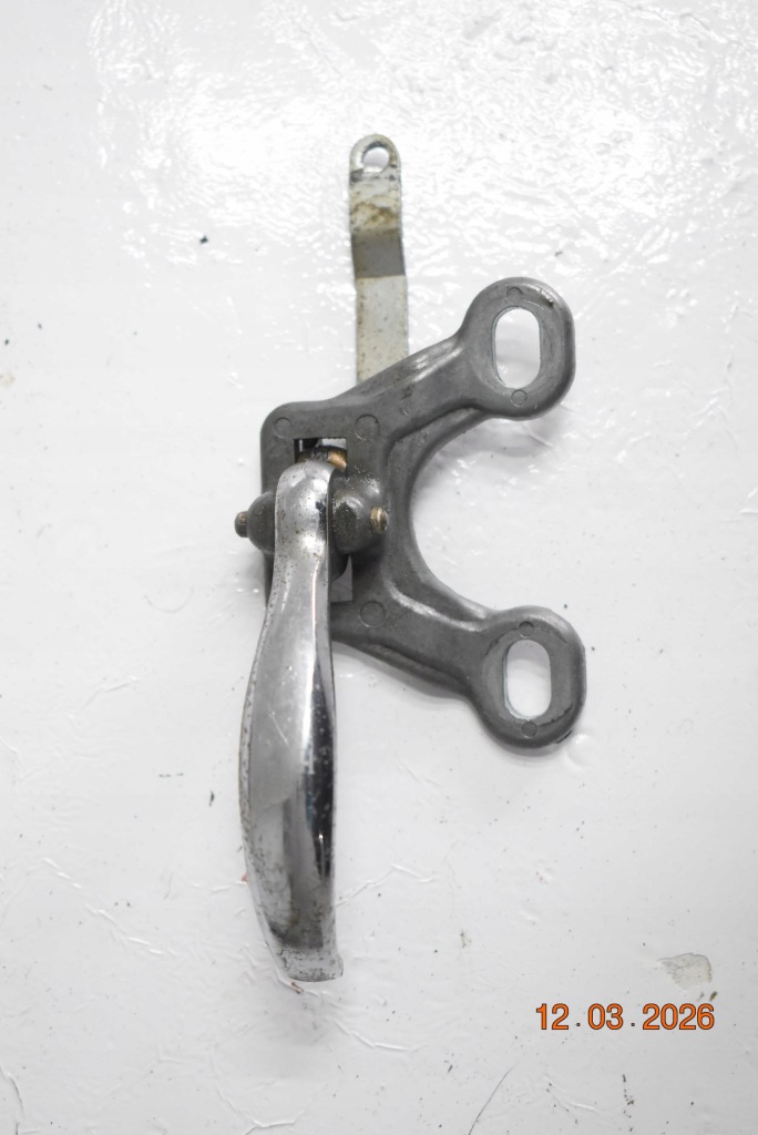 Купити Ручка внутрішня правий задній mercedes w110 w111