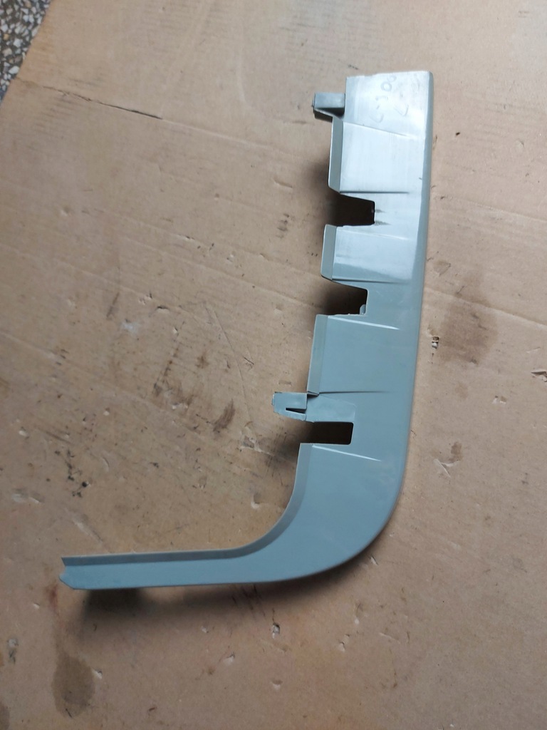 фото №1, Защита заглушка молдинг лампы левая mitsubishi l 300