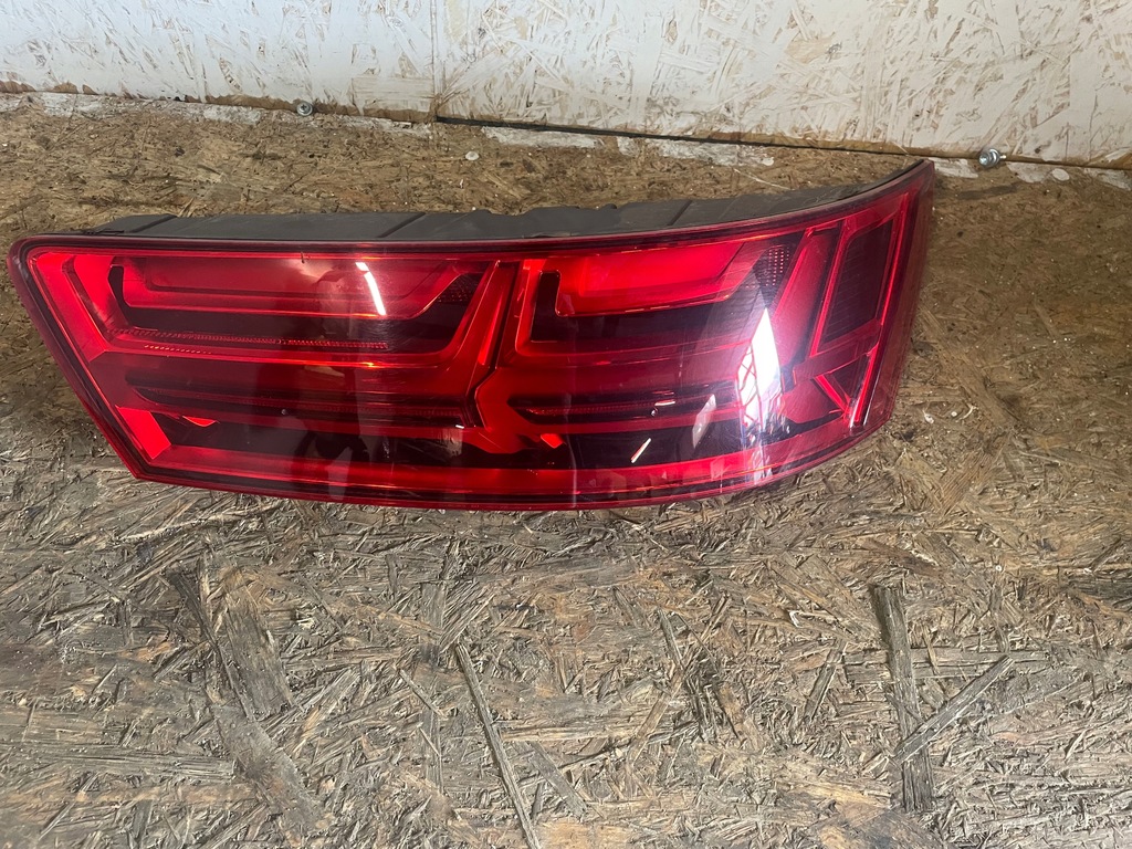 фото №1, Audi q7 4m лампа задняя правая правый задняя
